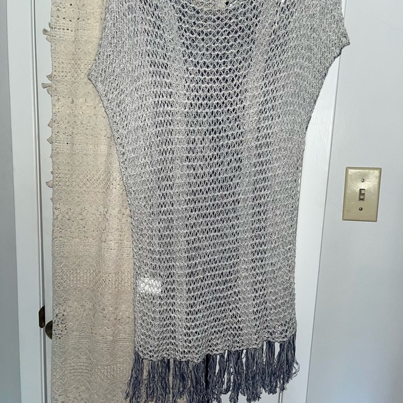 Vintage America Gray and Blue Geometric Fringe Poncho - Picture 2 of 6